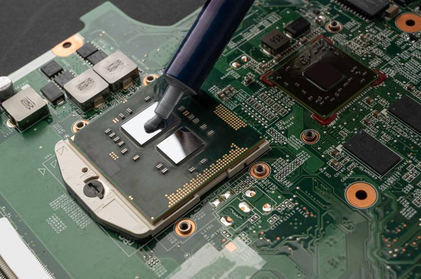 applying thermal paste on laptop cpu for better cooling performance