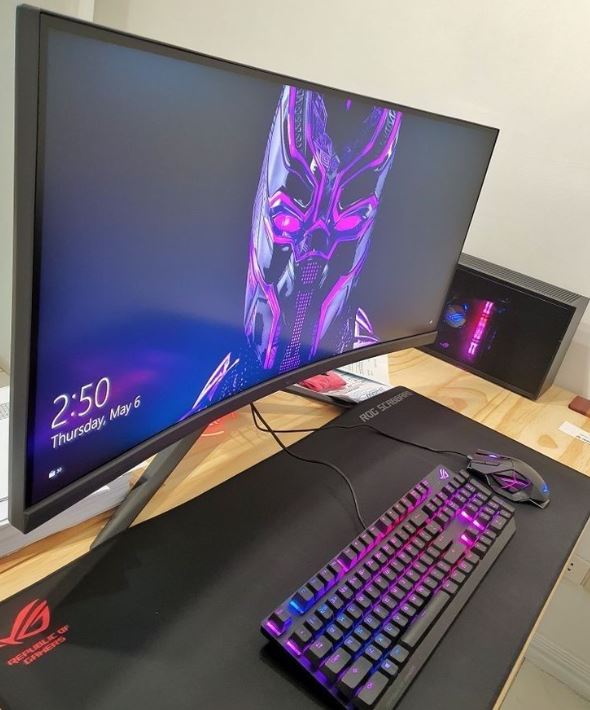 tn gaming monitor with mechanical keyboard and gaming mouse for competitive fps gaming setup