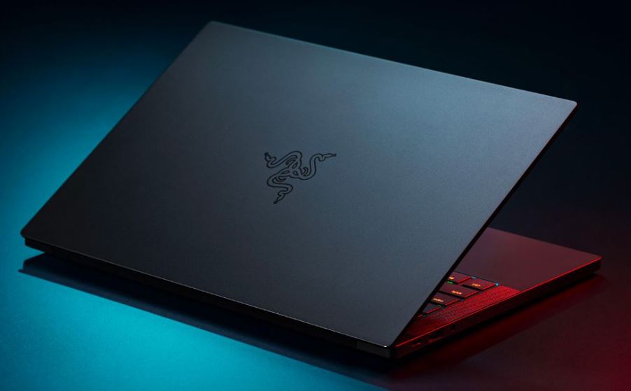 razer blade 16 premium gaming laptop with qhd display and rtx gpu